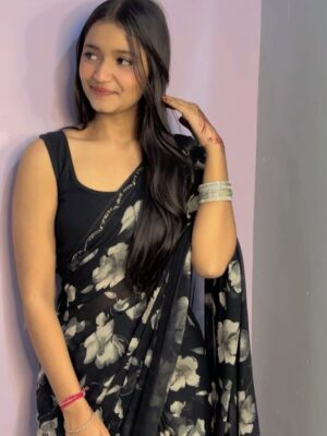Jiya Rajput Instagram - Black saree🖤🫠
@_jiiiyaaa__rajputt @rajputt_jiyaa
.
.
.
.
#viralpost❤️ #viral #comment #share #trending #blackee #reelitfeelit❤️❤️ #nonazar🧿 #like #support #instagrow
Kesi lag rhi hu 💕🫠