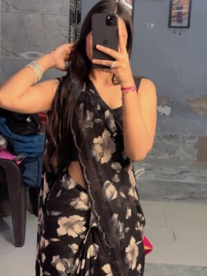 Jiya Rajput Instagram - Black saree🖤🫠
@_jiiiyaaa__rajputt @rajputt_jiyaa
.
.
.
.
#viralpost❤️ #viral #comment #share #trending #blackee #reelitfeelit❤️❤️ #nonazar🧿 #like #support #instagrow
Kesi lag rhi hu 💕🫠