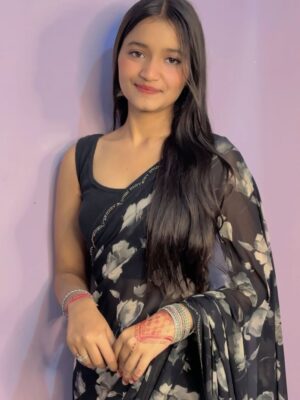 Jiya Rajput Instagram - Black saree🖤🫠
@_jiiiyaaa__rajputt @rajputt_jiyaa
.
.
.
.
#viralpost❤️ #viral #comment #share #trending #blackee #reelitfeelit❤️❤️ #nonazar🧿 #like #support #instagrow
Kesi lag rhi hu 💕🫠