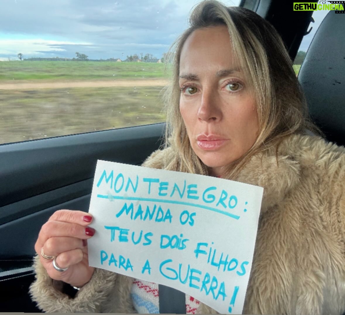 Joana Amaral Dias - 3.2K Likes - 📣Luis Montenegro: se quer mandar tropas portuguesas para a guerra, comece por enviar  os seus dois  filhos.
👉🏻Durante décadas, os governantes #europeus destruíram soberania, autonomia e futuro. Agora, para esconder a sua incompetência, gritam “#guerra” e espalham o pânico. Morte e fome. 
👉🏻 Marques Mendes, Gouveia Melo, Cotrim, Ventura, mandem para lá os vossos filhos‼️
👉🏻quem decide a guerra no conforto dos gabinetes nunca paga o preço.
👉🏻 basta de líderes fracos a brincar aos fortes com a vida dos outros.

#joanaamaraldias