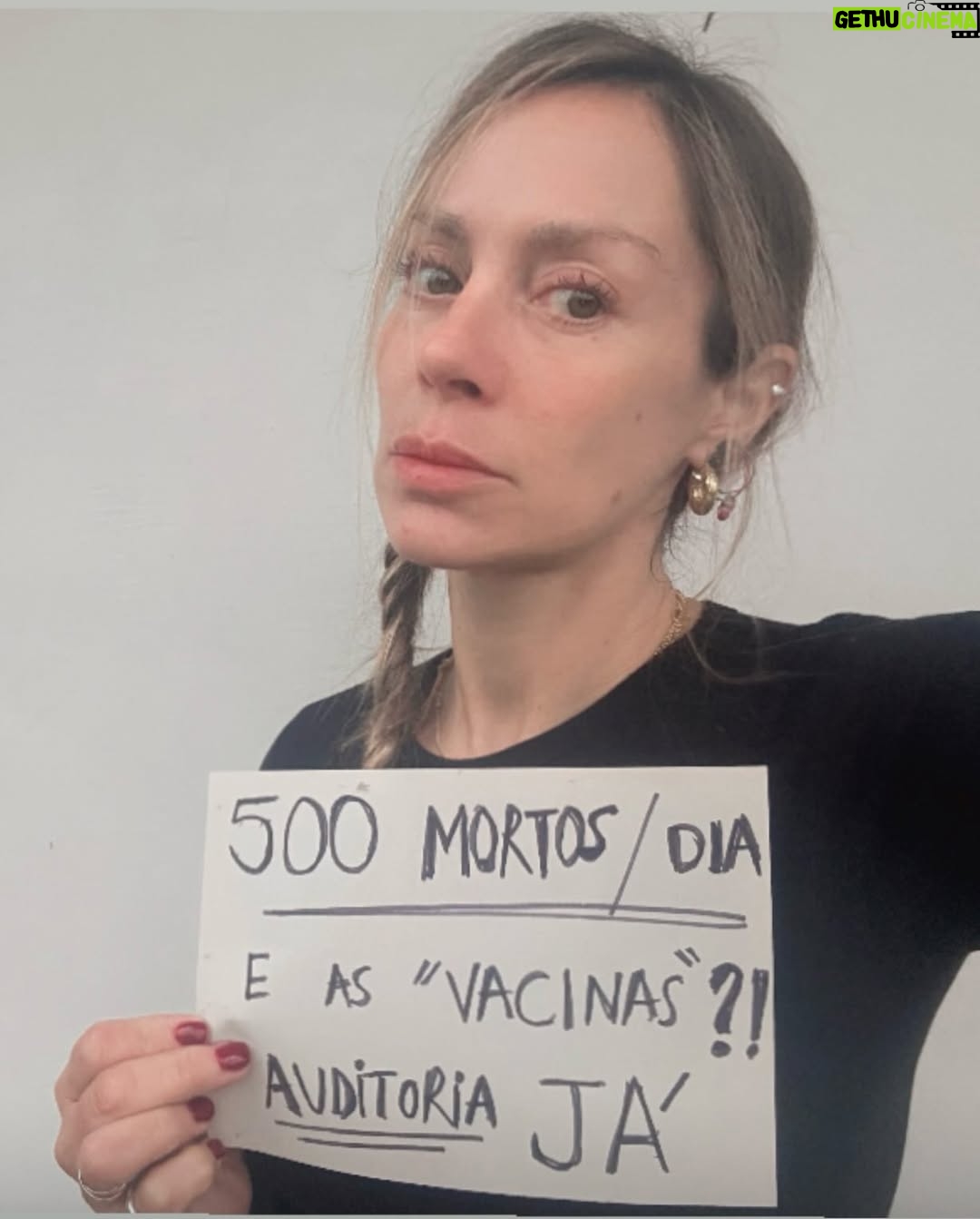 Joana Amaral Dias - 1.9K Likes - 🚨26 dias de mortalidade ACIMA do normal em Portugal.
🚨Picos de 500  mortes por dia.
Mais 5 mil mortos em 2025 do que em 2024.
🚨E a explicação oficial? Frio   gripe. Ponto final.
👉🏻Sério? É só isso?
⁉️⁉️⁉️Por que Portugal é o ÚNICO na Europa com excesso “muito elevado” agora?
📣📣📣📣 já podemos falar de ”vacinas” #covid ⁉️⁉️⁉️
👉🏻Chega de desculpas sazonais.
📣Exijo AUDITORIA INDEPENDENTE URGENTE à DGS, INSA e SICO.
📣Causas reais. Dados escrutinados. 👉🏻Responsabilidades assumidas.
👉🏻Quantas vidas mais até investigarem a sério?

#joanaamaraldias 
#MortalidadeExcessiva #AuditoriaJá