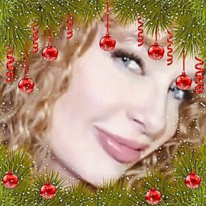 Joana Benedek Instagram - Mis queridos amigos, 
Que la Divina y Cristica Navidad los bendiga con mucha salud, armonía y plena paz, a cada uno junto de ustedes, junto a todos sus seres amados y el Año Nuevo 2026 sea fabuloso para todos!
Les mando mucho amor y genuina alegría! 
Mágica Navidad y hermoso 2026!
#Joana💜