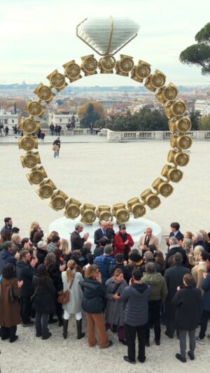 Joana Vasconcelos Instagram - Unveiling Solitário, the second public artwork by Joana Vasconcelos in Rome.

Set on the iconic Pincio Terrace, this monumental “diamond ring” made of 110 golden circles and 1,450 crystal glasses transforms the city skyline — a spectacular prelude to the upcoming VENUS exhibition opening in January 2026.

With the Patronage of Roma Capitale and in collaboration with the Assessorato alla Cultura and Municipio I Roma, Solitário continues a unique artistic journey through the city, celebrating creativity, culture, and community.

Just the beginning of what VENUS will reveal.

#pm23
#valentinolegacy 
#beautycreatesbeauty