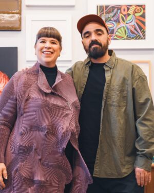 Joana Vasconcelos Instagram - NEW EDITION by @vhils x @joanavasconcelosatelier!
A groundbreaking collaboration 💥

→ Available 10 December 4pm GMT
→ Subscribe to our newsletter to be notified at the time of the drop: Link in bio 👉 @underdogs_gallery

We are excited to announce that, for the first time ever, two of Portugal’s most influential contemporary artists – Vhils and Joana Vasconcelos – will join forces for a collaborative edition.

Bringing together two practices built from contrasting gestures – @vhils’ subtractive, carving-based approach and @joanavasconcelosatelier’s universe of accumulation, colour, and ornament – this project merges two distinct artistic languages into a single, unprecedented work.

Stay tuned to find out more!
–
📸: @mike.doorline
–
#underdogsgallery #joanavasconcelos #vhils