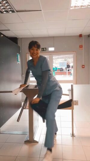 Joana de Verona Instagram - As melhores formas de chegar ao trabalho.🎬🤸🏃🤸‍♀️
Equipa flexível? Temos.✔️