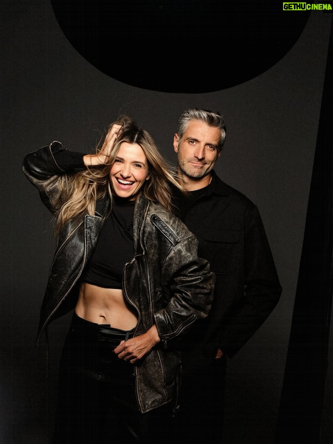 Joanna Koroniewska - 142.1K Likes - Bez photoshopa. 
Bez poprawek. Piękne światło. Super fotograf. 
@martawojtal dzięki za 15 minutową sesję, która zostanie z nami na zawsze! 
Niestety wbrew panującym opiniom nie mamy zbyt dużo wspólnych zdjęć. 🙏😂📸❤️
Jakoś tak nam z nimi nie po drodze. A Wy? Macie dużo wspólnych ujęć? 
Która fota jest Wasza ulubioną?! Moja chyba 2!! 😂🤦‍♀️