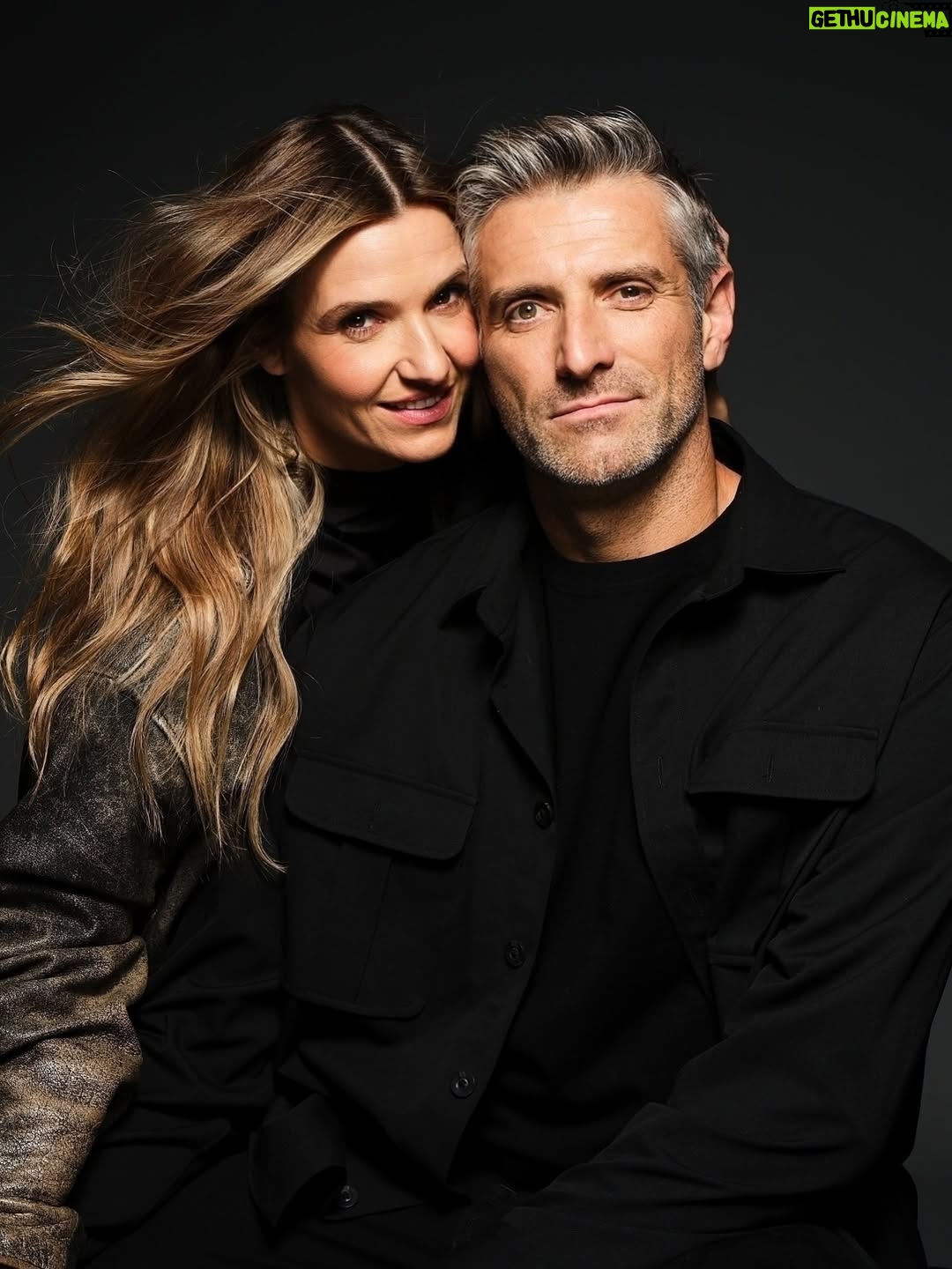 Joanna Koroniewska - 142.1K Likes - Bez photoshopa. 
Bez poprawek. Piękne światło. Super fotograf. 
@martawojtal dzięki za 15 minutową sesję, która zostanie z nami na zawsze! 
Niestety wbrew panującym opiniom nie mamy zbyt dużo wspólnych zdjęć. 🙏😂📸❤️
Jakoś tak nam z nimi nie po drodze. A Wy? Macie dużo wspólnych ujęć? 
Która fota jest Wasza ulubioną?! Moja chyba 2!! 😂🤦‍♀️
