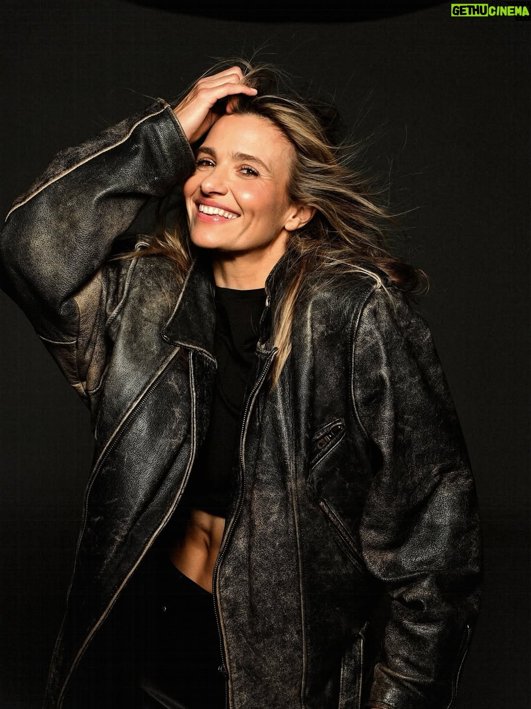 Joanna Koroniewska - 32.8K Likes - Pytanie zasadnicze? Która fota najlepsza i które z nas jest tak naprawdę bardziej DOINWESTOWANE?😂🤔📸

Razem z @maciej_dowbor  dziękujemy @martawojtal za turbo szybką sesję! 🔥 Jesteś petardą! 🧨❤️🥰
Praca z Tobą to czysta przyjemność! 🥰😘👌