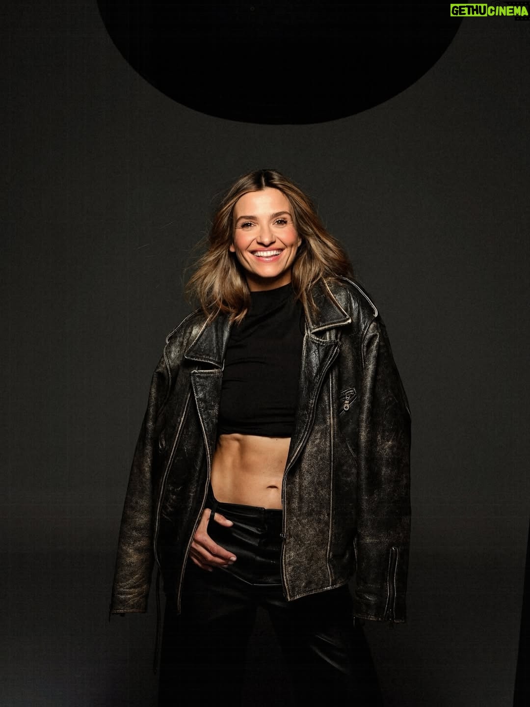 Joanna Koroniewska - 32.8K Likes - Pytanie zasadnicze? Która fota najlepsza i które z nas jest tak naprawdę bardziej DOINWESTOWANE?😂🤔📸

Razem z @maciej_dowbor  dziękujemy @martawojtal za turbo szybką sesję! 🔥 Jesteś petardą! 🧨❤️🥰
Praca z Tobą to czysta przyjemność! 🥰😘👌