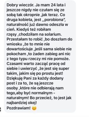 Joanna Koroniewska Instagram - Kochane! 
Nasza wspólna wczorajsza rolka w dobę osiągała Ponad 10 milionów wyświetleń!!! I dobrze wiemy dlaczego! Internet potrzebuje takich treści!!! 

Kochane! Pamietajcie ! Jesteście piękne! Zostawmy nasze piersi w spokoju! Właściwie „ zostawcie “- powinien to być tekst skierowany do niektórych mężczyzn  bo akurat Ci nasi- są turbo wspierający! 🍒❤️❤️💋

Znalazłyśmy z @dotindotin w końcu coś co nas łączy. 😂😜 Właściwie ona znalazła. Duże nosy. Ja mam nawet większy. Mamy  też duże stopy. Ja chyba też bardziej spore. 😂🔥 
Jedno jest pewne. Mimo, że wciąż pracujemy nad sobą ,znamy już swoje lepsze i gorsze strony to najistotniejszy jest fakt, że jesteśmy wszystkie TAKIE same bez wyjątku! 

Pamiętajcie o tym kochane! Każda z nas ma lepsze i gorsze dni! Każda z nas bez makeupu i filtrów i dobrego światła nie wygląda wcale najkorzystniej. 

Każda z nas ma prawo się malować wychodząc do sklepu po bułki. Ale też każda z nas ma prawo czesać się  tylko raz dziennie . 
Każda z nas ma prawo poprawiać swoją urodę jeśli czuje taką potrzebę ,ale jeśli tego nie robi to nie oznacza, że o siebie nie dba.

Litości kochani! W dobie ciągłych ocen i  często wręcz obsesyjnym dochodzeniu do perfekcji tylko dystans nas uratuje. 
I NA KONIEC.
Nic bez nich. Ale też i wiele dla siebie. 
Nie pokochasz kogoś innego jeśli nie kochasz siebie. ❤️🔥