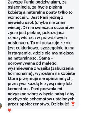 Joanna Koroniewska Instagram - Kochane! 
Nasza wspólna wczorajsza rolka w dobę osiągała Ponad 10 milionów wyświetleń!!! I dobrze wiemy dlaczego! Internet potrzebuje takich treści!!! 

Kochane! Pamietajcie ! Jesteście piękne! Zostawmy nasze piersi w spokoju! Właściwie „ zostawcie “- powinien to być tekst skierowany do niektórych mężczyzn  bo akurat Ci nasi- są turbo wspierający! 🍒❤️❤️💋

Znalazłyśmy z @dotindotin w końcu coś co nas łączy. 😂😜 Właściwie ona znalazła. Duże nosy. Ja mam nawet większy. Mamy  też duże stopy. Ja chyba też bardziej spore. 😂🔥 
Jedno jest pewne. Mimo, że wciąż pracujemy nad sobą ,znamy już swoje lepsze i gorsze strony to najistotniejszy jest fakt, że jesteśmy wszystkie TAKIE same bez wyjątku! 

Pamiętajcie o tym kochane! Każda z nas ma lepsze i gorsze dni! Każda z nas bez makeupu i filtrów i dobrego światła nie wygląda wcale najkorzystniej. 

Każda z nas ma prawo się malować wychodząc do sklepu po bułki. Ale też każda z nas ma prawo czesać się  tylko raz dziennie . 
Każda z nas ma prawo poprawiać swoją urodę jeśli czuje taką potrzebę ,ale jeśli tego nie robi to nie oznacza, że o siebie nie dba.

Litości kochani! W dobie ciągłych ocen i  często wręcz obsesyjnym dochodzeniu do perfekcji tylko dystans nas uratuje. 
I NA KONIEC.
Nic bez nich. Ale też i wiele dla siebie. 
Nie pokochasz kogoś innego jeśli nie kochasz siebie. ❤️🔥