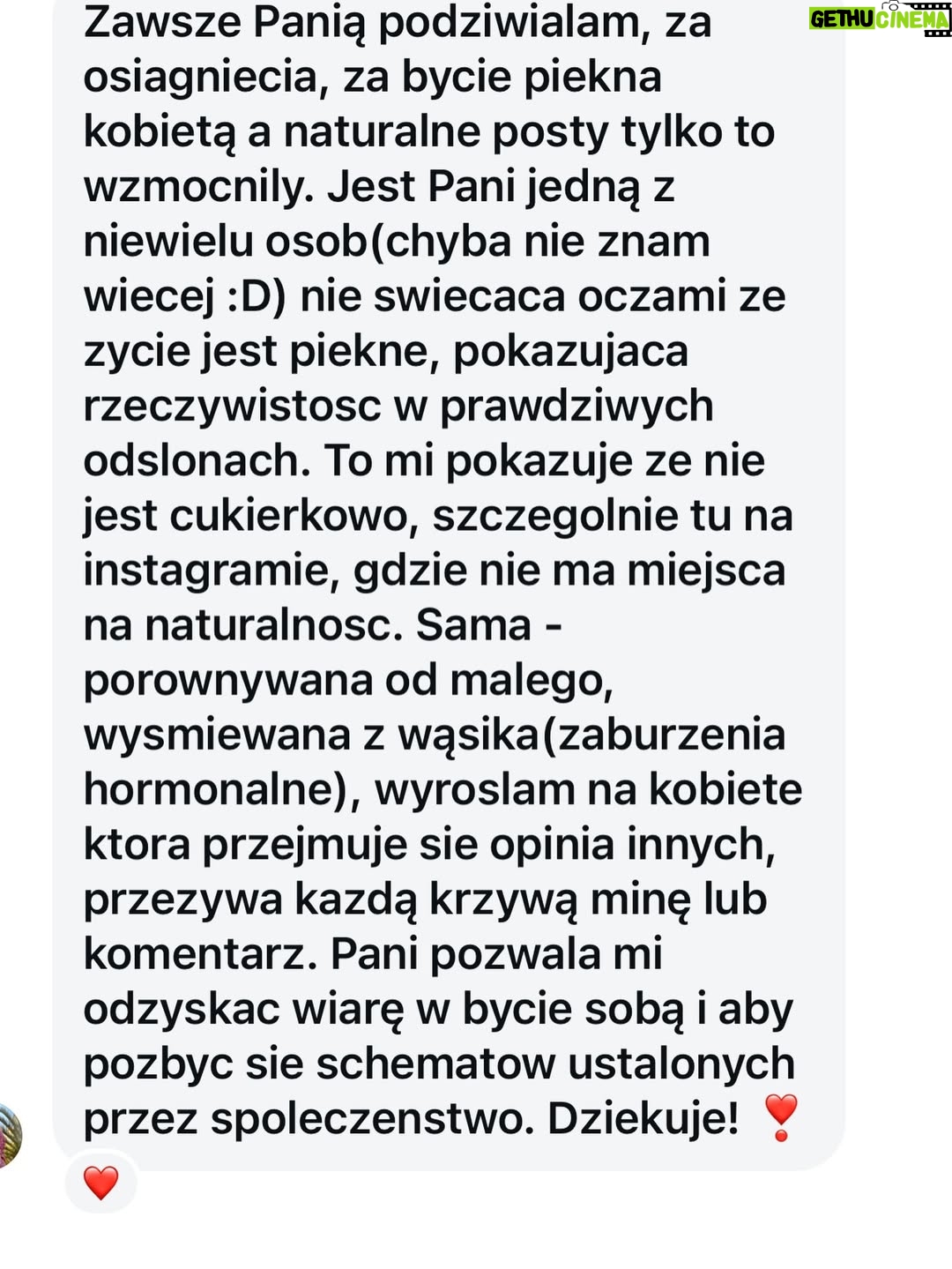 Joanna Koroniewska - 73.3K Likes - Kochane! 
Nasza wspólna wczorajsza rolka w dobę osiągała Ponad 10 milionów wyświetleń!!! I dobrze wiemy dlaczego! Internet potrzebuje takich treści!!! 

Kochane! Pamietajcie ! Jesteście piękne! Zostawmy nasze piersi w spokoju! Właściwie „ zostawcie “- powinien to być tekst skierowany do niektórych mężczyzn  bo akurat Ci nasi- są turbo wspierający! 🍒❤️❤️💋

Znalazłyśmy z @dotindotin w końcu coś co nas łączy. 😂😜 Właściwie ona znalazła. Duże nosy. Ja mam nawet większy. Mamy  też duże stopy. Ja chyba też bardziej spore. 😂🔥 
Jedno jest pewne. Mimo, że wciąż pracujemy nad sobą ,znamy już swoje lepsze i gorsze strony to najistotniejszy jest fakt, że jesteśmy wszystkie TAKIE same bez wyjątku! 

Pamiętajcie o tym kochane! Każda z nas ma lepsze i gorsze dni! Każda z nas bez makeupu i filtrów i dobrego światła nie wygląda wcale najkorzystniej. 

Każda z nas ma prawo się malować wychodząc do sklepu po bułki. Ale też każda z nas ma prawo czesać się  tylko raz dziennie . 
Każda z nas ma prawo poprawiać swoją urodę jeśli czuje taką potrzebę ,ale jeśli tego nie robi to nie oznacza, że o siebie nie dba.

Litości kochani! W dobie ciągłych ocen i  często wręcz obsesyjnym dochodzeniu do perfekcji tylko dystans nas uratuje. 
I NA KONIEC.
Nic bez nich. Ale też i wiele dla siebie. 
Nie pokochasz kogoś innego jeśli nie kochasz siebie. ❤️🔥