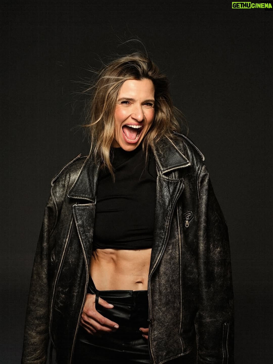 Joanna Koroniewska - 32.8K Likes - Pytanie zasadnicze? Która fota najlepsza i które z nas jest tak naprawdę bardziej DOINWESTOWANE?😂🤔📸

Razem z @maciej_dowbor  dziękujemy @martawojtal za turbo szybką sesję! 🔥 Jesteś petardą! 🧨❤️🥰
Praca z Tobą to czysta przyjemność! 🥰😘👌