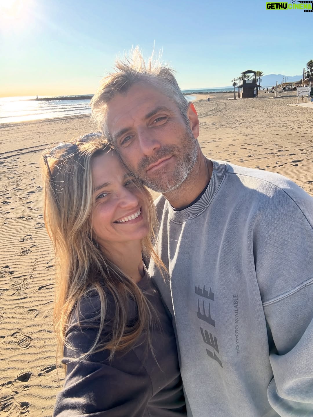Joanna Koroniewska - 36.3K Likes - 2,5 dnia słońca i jeszcze tylko we dwoje ( no prawie… bo widzieliście kto się nam napatoczył🤦‍♀️🫣) 
czy można chcieć czegoś więcej na początku grudnia ?! ❤️🌴🔥
A teraz przedświąteczna gonitwa. 😂😂🫣🎄
Już nie możemy się doczekać ! 😂😂😜🤯