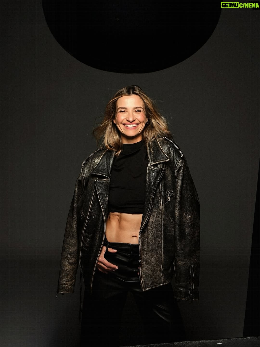 Joanna Koroniewska - 32.8K Likes - Pytanie zasadnicze? Która fota najlepsza i które z nas jest tak naprawdę bardziej DOINWESTOWANE?😂🤔📸

Razem z @maciej_dowbor  dziękujemy @martawojtal za turbo szybką sesję! 🔥 Jesteś petardą! 🧨❤️🥰
Praca z Tobą to czysta przyjemność! 🥰😘👌