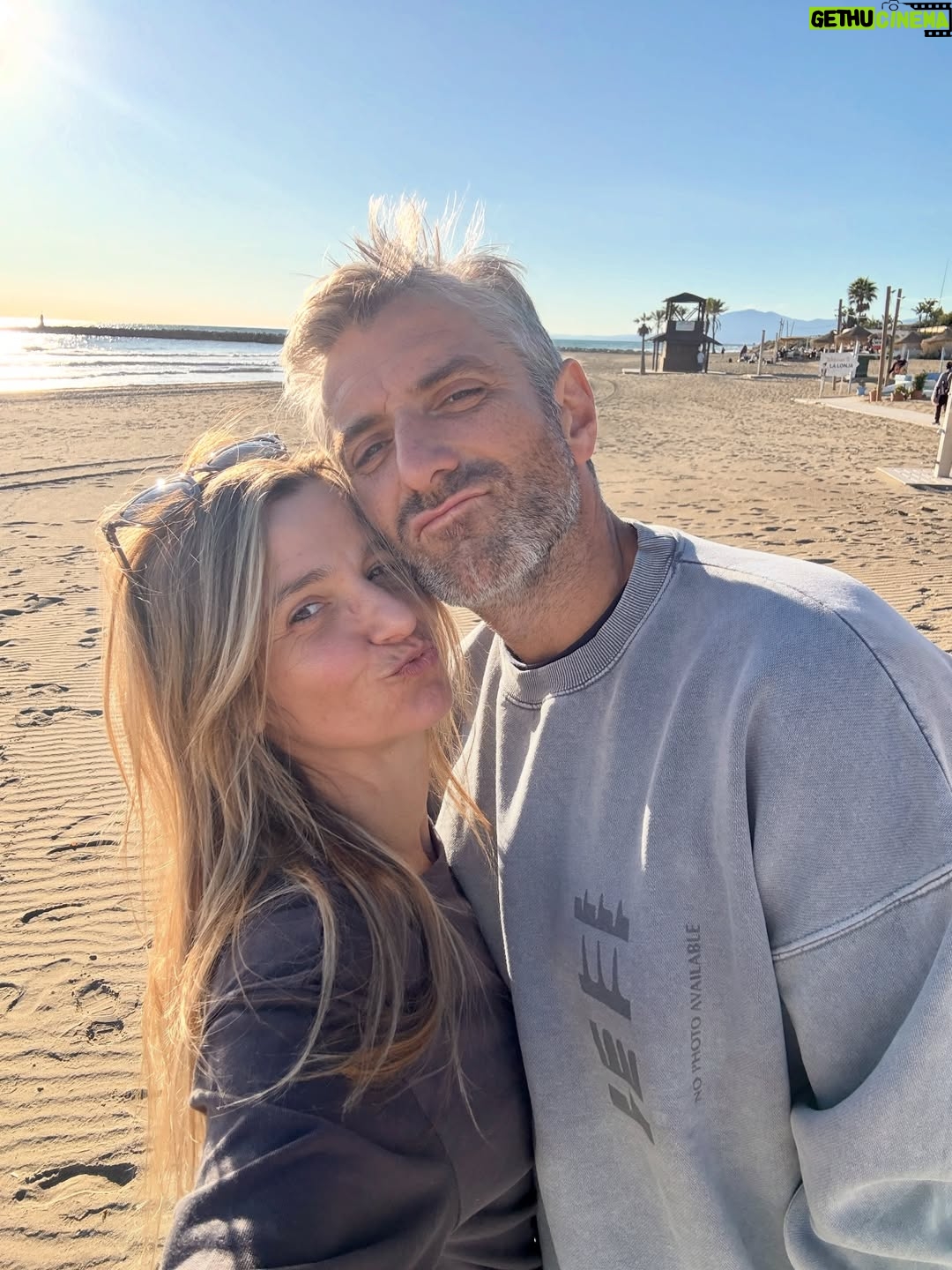 Joanna Koroniewska - 36.3K Likes - 2,5 dnia słońca i jeszcze tylko we dwoje ( no prawie… bo widzieliście kto się nam napatoczył🤦‍♀️🫣) 
czy można chcieć czegoś więcej na początku grudnia ?! ❤️🌴🔥
A teraz przedświąteczna gonitwa. 😂😂🫣🎄
Już nie możemy się doczekać ! 😂😂😜🤯