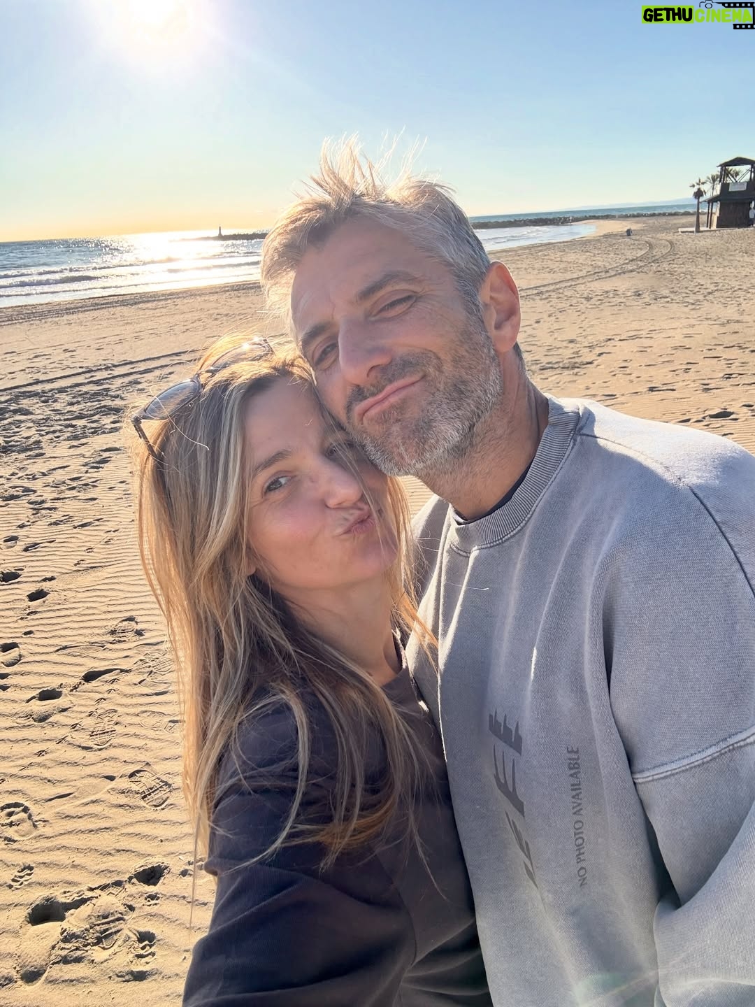 Joanna Koroniewska - 36.3K Likes - 2,5 dnia słońca i jeszcze tylko we dwoje ( no prawie… bo widzieliście kto się nam napatoczył🤦‍♀️🫣) 
czy można chcieć czegoś więcej na początku grudnia ?! ❤️🌴🔥
A teraz przedświąteczna gonitwa. 😂😂🫣🎄
Już nie możemy się doczekać ! 😂😂😜🤯