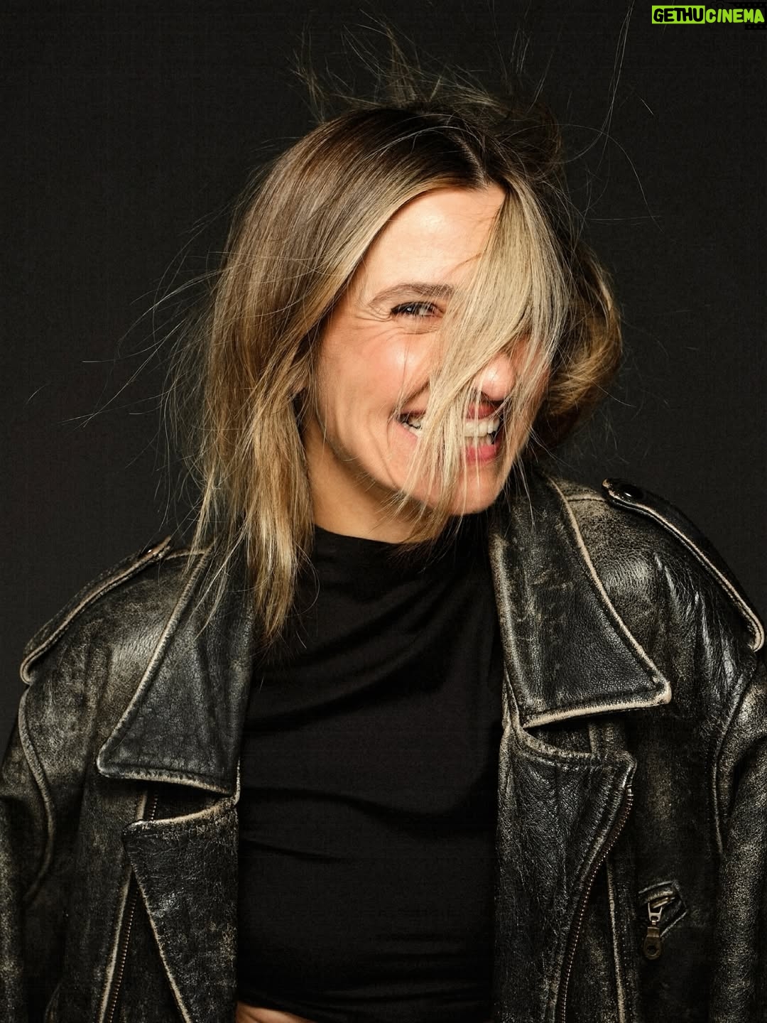 Joanna Koroniewska - 32.8K Likes - Pytanie zasadnicze? Która fota najlepsza i które z nas jest tak naprawdę bardziej DOINWESTOWANE?😂🤔📸

Razem z @maciej_dowbor  dziękujemy @martawojtal za turbo szybką sesję! 🔥 Jesteś petardą! 🧨❤️🥰
Praca z Tobą to czysta przyjemność! 🥰😘👌