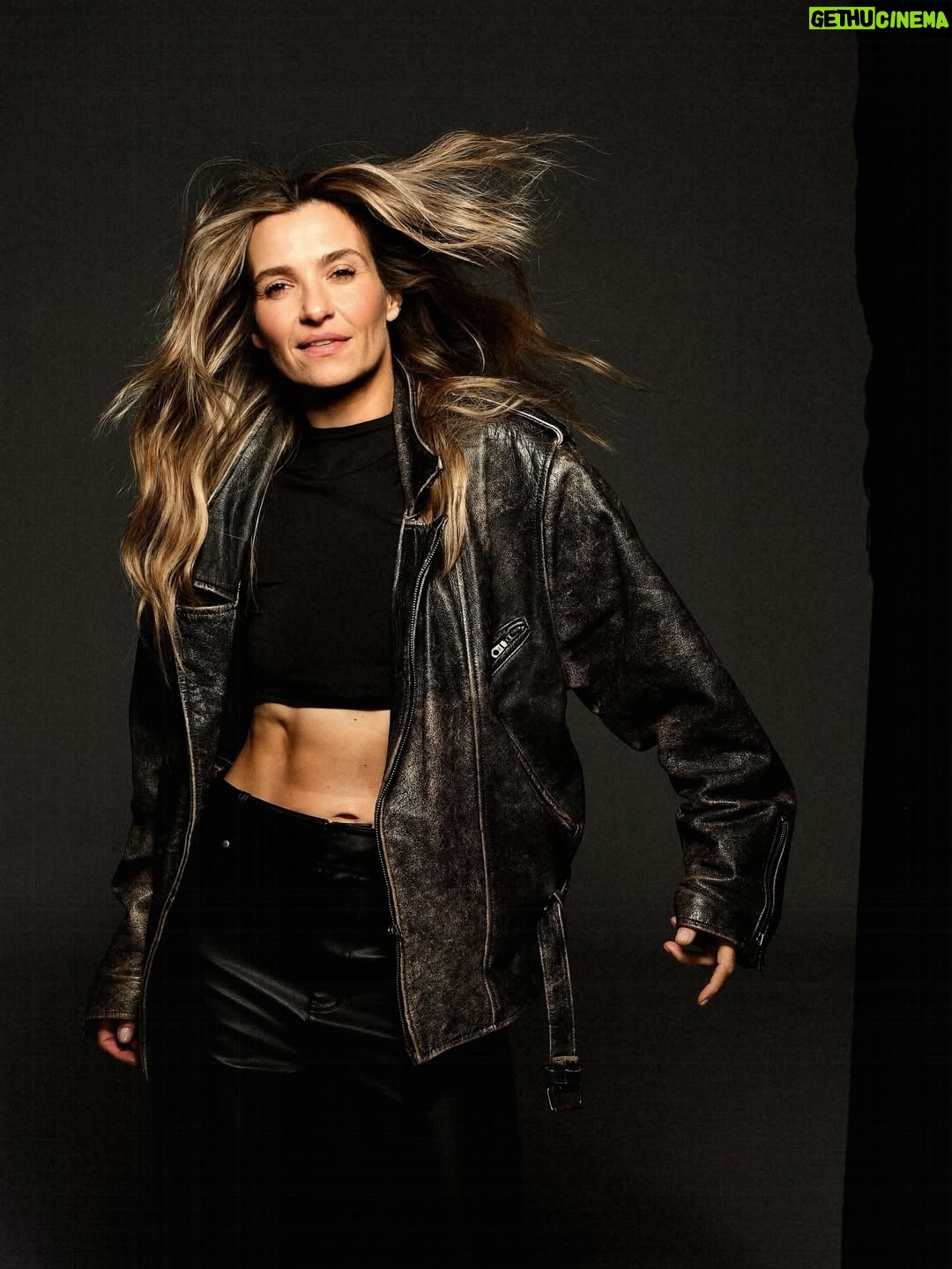Joanna Koroniewska - 32.8K Likes - Pytanie zasadnicze? Która fota najlepsza i które z nas jest tak naprawdę bardziej DOINWESTOWANE?😂🤔📸

Razem z @maciej_dowbor  dziękujemy @martawojtal za turbo szybką sesję! 🔥 Jesteś petardą! 🧨❤️🥰
Praca z Tobą to czysta przyjemność! 🥰😘👌