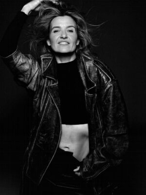 Joanna Koroniewska Instagram - Pytanie zasadnicze? Która fota najlepsza i które z nas jest tak naprawdę bardziej DOINWESTOWANE?😂🤔📸

Razem z @maciej_dowbor  dziękujemy @martawojtal za turbo szybką sesję! 🔥 Jesteś petardą! 🧨❤️🥰
Praca z Tobą to czysta przyjemność! 🥰😘👌