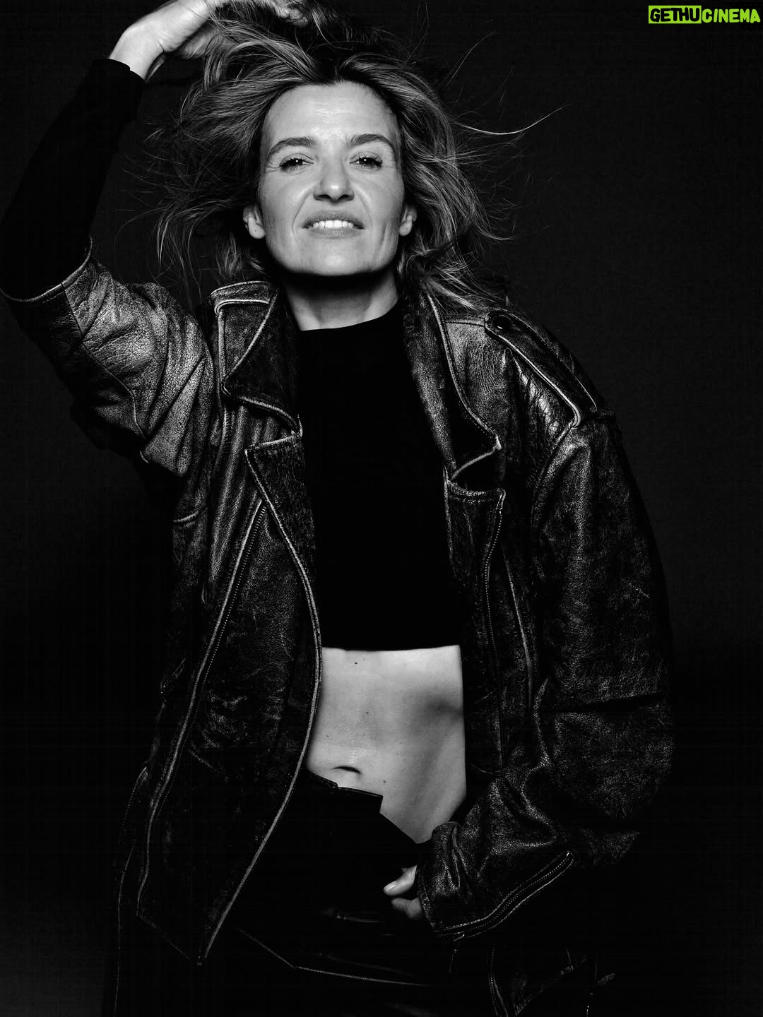 Joanna Koroniewska - 32.8K Likes - Pytanie zasadnicze? Która fota najlepsza i które z nas jest tak naprawdę bardziej DOINWESTOWANE?😂🤔📸

Razem z @maciej_dowbor  dziękujemy @martawojtal za turbo szybką sesję! 🔥 Jesteś petardą! 🧨❤️🥰
Praca z Tobą to czysta przyjemność! 🥰😘👌