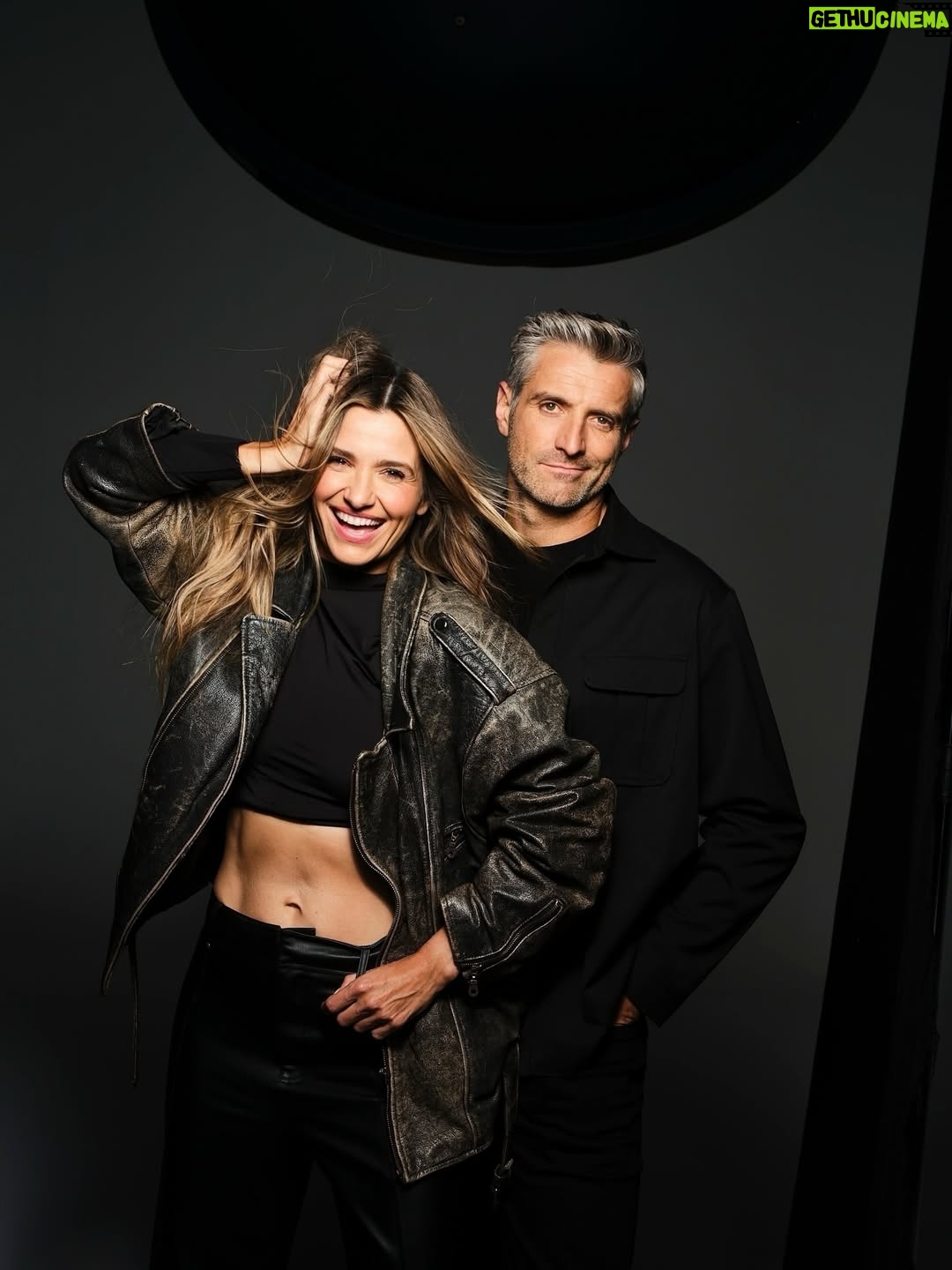 Joanna Koroniewska - 142.1K Likes - Bez photoshopa. 
Bez poprawek. Piękne światło. Super fotograf. 
@martawojtal dzięki za 15 minutową sesję, która zostanie z nami na zawsze! 
Niestety wbrew panującym opiniom nie mamy zbyt dużo wspólnych zdjęć. 🙏😂📸❤️
Jakoś tak nam z nimi nie po drodze. A Wy? Macie dużo wspólnych ujęć? 
Która fota jest Wasza ulubioną?! Moja chyba 2!! 😂🤦‍♀️