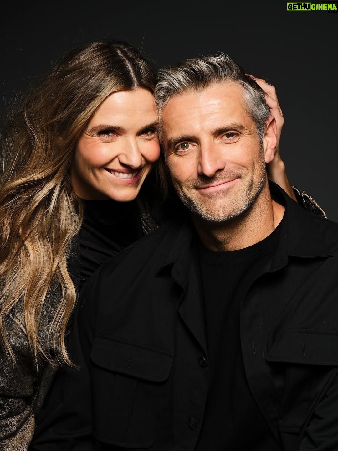 Joanna Koroniewska - 142.1K Likes - Bez photoshopa. 
Bez poprawek. Piękne światło. Super fotograf. 
@martawojtal dzięki za 15 minutową sesję, która zostanie z nami na zawsze! 
Niestety wbrew panującym opiniom nie mamy zbyt dużo wspólnych zdjęć. 🙏😂📸❤️
Jakoś tak nam z nimi nie po drodze. A Wy? Macie dużo wspólnych ujęć? 
Która fota jest Wasza ulubioną?! Moja chyba 2!! 😂🤦‍♀️