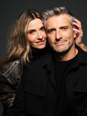 Joanna Koroniewska Instagram - Bez photoshopa. 
Bez poprawek. Piękne światło. Super fotograf. 
@martawojtal dzięki za 15 minutową sesję, która zostanie z nami na zawsze! 
Niestety wbrew panującym opiniom nie mamy zbyt dużo wspólnych zdjęć. 🙏😂📸❤️
Jakoś tak nam z nimi nie po drodze. A Wy? Macie dużo wspólnych ujęć? 
Która fota jest Wasza ulubioną?! Moja chyba 2!! 😂🤦‍♀️