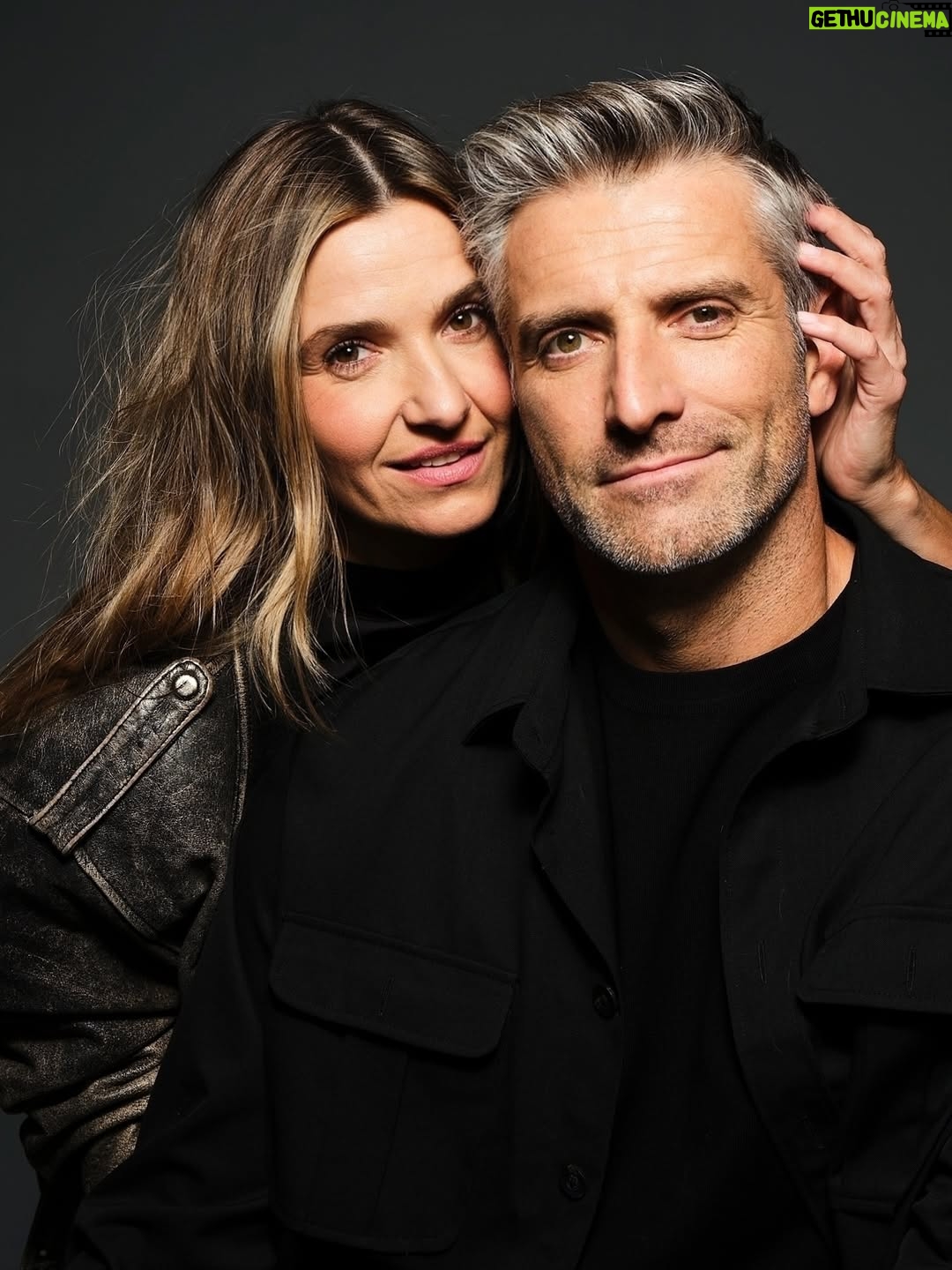 Joanna Koroniewska - 142.1K Likes - Bez photoshopa. 
Bez poprawek. Piękne światło. Super fotograf. 
@martawojtal dzięki za 15 minutową sesję, która zostanie z nami na zawsze! 
Niestety wbrew panującym opiniom nie mamy zbyt dużo wspólnych zdjęć. 🙏😂📸❤️
Jakoś tak nam z nimi nie po drodze. A Wy? Macie dużo wspólnych ujęć? 
Która fota jest Wasza ulubioną?! Moja chyba 2!! 😂🤦‍♀️