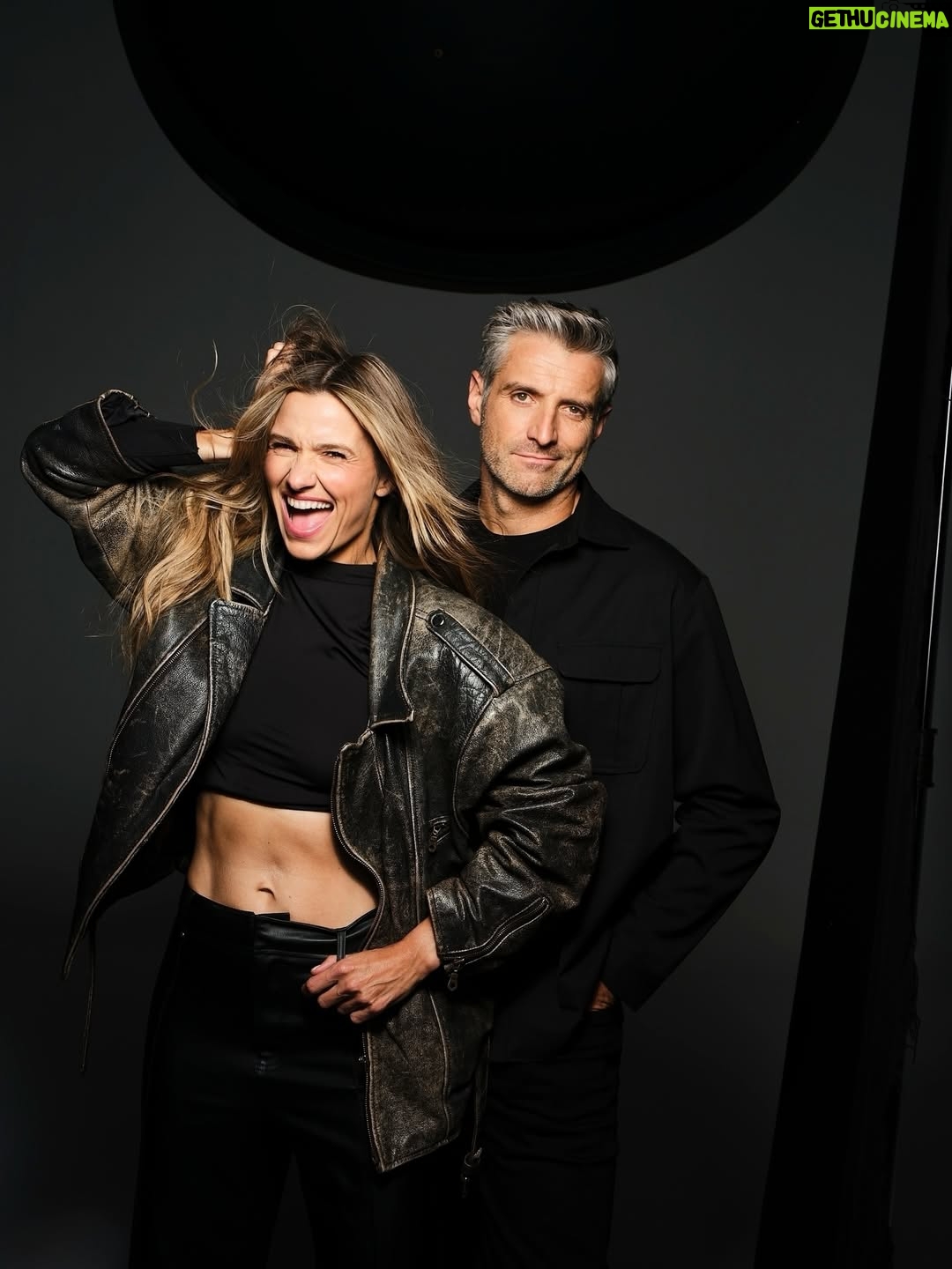 Joanna Koroniewska - 142.1K Likes - Bez photoshopa. 
Bez poprawek. Piękne światło. Super fotograf. 
@martawojtal dzięki za 15 minutową sesję, która zostanie z nami na zawsze! 
Niestety wbrew panującym opiniom nie mamy zbyt dużo wspólnych zdjęć. 🙏😂📸❤️
Jakoś tak nam z nimi nie po drodze. A Wy? Macie dużo wspólnych ujęć? 
Która fota jest Wasza ulubioną?! Moja chyba 2!! 😂🤦‍♀️