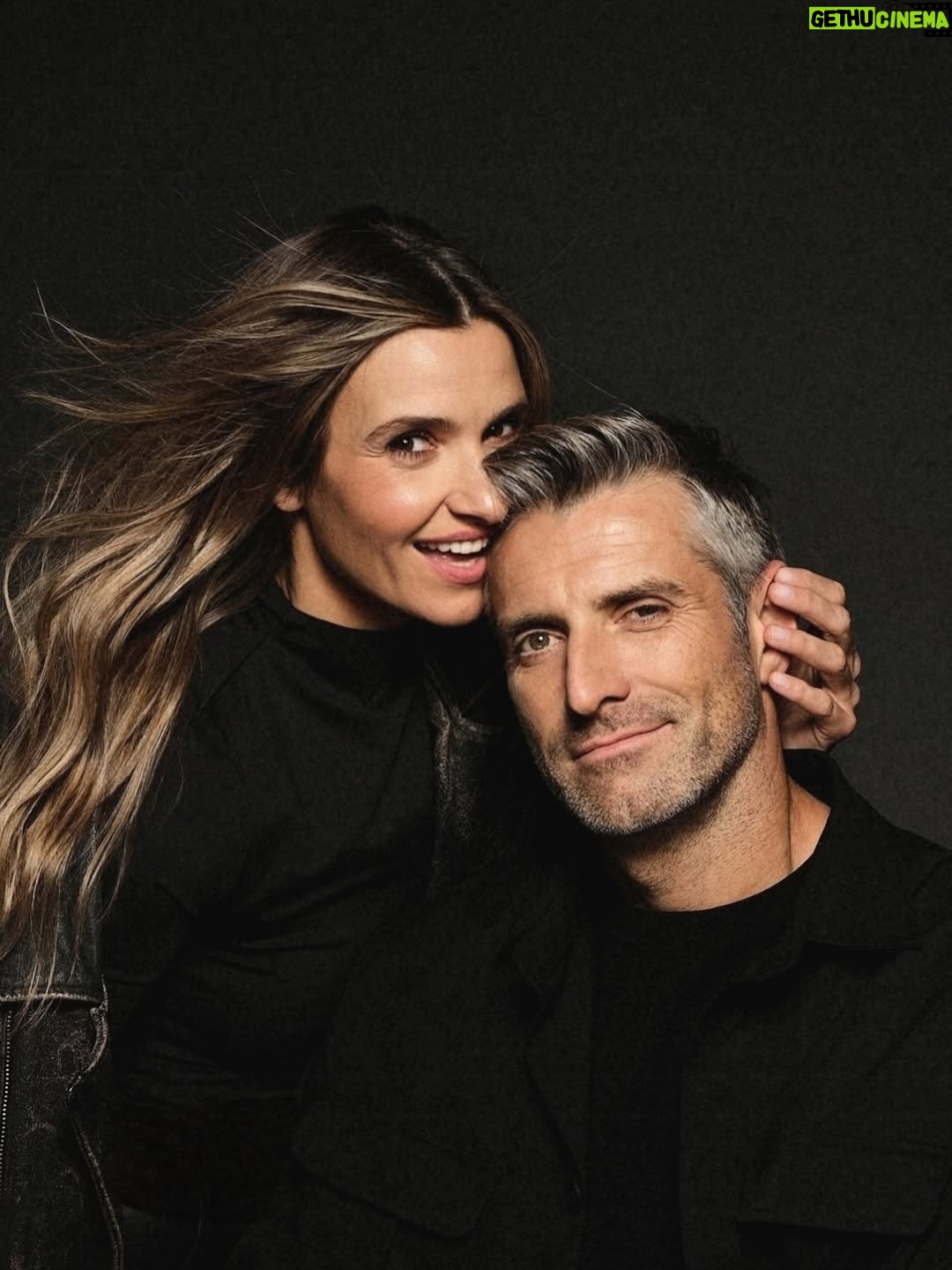 Joanna Koroniewska - 142.1K Likes - Bez photoshopa. 
Bez poprawek. Piękne światło. Super fotograf. 
@martawojtal dzięki za 15 minutową sesję, która zostanie z nami na zawsze! 
Niestety wbrew panującym opiniom nie mamy zbyt dużo wspólnych zdjęć. 🙏😂📸❤️
Jakoś tak nam z nimi nie po drodze. A Wy? Macie dużo wspólnych ujęć? 
Która fota jest Wasza ulubioną?! Moja chyba 2!! 😂🤦‍♀️