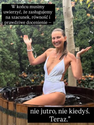 Joanna Moro Instagram - Ostatnio dużo myślę o tym, jak wygląda “kobieca wolność” we współczesnym świecie. Szczególnie , że wychowuje córkę. 
Jak bardzo próbujemy wracać do siebie… a jak często wracamy tylko do nowych oczekiwań, które udają, że są nasze.
Patrzę na kobiece retreaty, kręgi, warsztaty — te wszystkie przestrzenie, które mają nas uwalniać — i widzę, że nawet tam wciąż działa ten sam stary mechanizm: bądź sobą, ale wyglądaj tak, rób tak, jak świat lubi najbardziej.

A ja pytam: kiedy w końcu przestaniemy się mieścić, dopasowywać, poprawiać?
Kiedy zaczniemy naprawdę żyć we własnej skórze, a nie w cudzych wyobrażeniach?

To jest nasz czas.
Czas, żeby zobaczyć siebie naprawdę.
Czas, żeby odrzucić role, które ktoś nam kiedyś napisał.
I w końcu — naprawdę w końcu — uwierzyć, że zasługujemy na szacunek, równość, przestrzeń i docenienie.
Nie za wygląd.
Nie za grzeczność.
Za to, kim jesteśmy.

Z serca.

Polecam lekturę — tak dla otwarcia oczu, dla poruszenia serca i dla odwagi, żeby zobaczyć siebie naprawdę.
@nat_waloch „Bo nie”