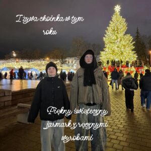 Joanna Moro Instagram - Odłożyłam telefon na święta.
I było mi dobrze.

Spałam, ładując w pokoju obok, nie w swoim — jaka to była ulga.
Cisza. Prawdziwy sen. Prawdziwe bycie.

Święta są bardzo potrzebne.
Każdy może pobyć w swojej bańce, w swoim świecie — tym prawdziwym, własnym.

Dla mnie to przede wszystkim wspólny czas z rodziną.
A w Wilnie mam ją bardzo dużą. 🤍

Spacery — po przepięknie, gustownie przystrojonej starówce
i po czystym lesie.
Kąpiel w rzece — zimą jeszcze bardziej intensywna, oczyszczająca.

Książki.
Dobre, wartościowe jedzenie — najlepsze, bo domowe.
Z warzyw z ogródka, z wiejskich gospodarstw.

Święta mają głębszy sens.
To czas zadumy i refleksji.
Najbardziej uroczyste, najbardziej rodzinne święto.

Życzę Wam, żebyście w te dni znaleźli chwilę tylko dla siebie.
Na oddech. Na ciszę. Na prawdziwe bycie razem. 🤍