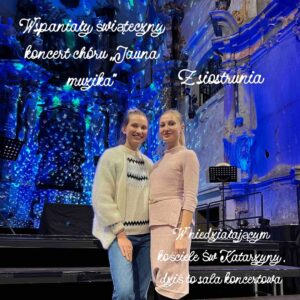 Joanna Moro Instagram - Odłożyłam telefon na święta.
I było mi dobrze.

Spałam, ładując w pokoju obok, nie w swoim — jaka to była ulga.
Cisza. Prawdziwy sen. Prawdziwe bycie.

Święta są bardzo potrzebne.
Każdy może pobyć w swojej bańce, w swoim świecie — tym prawdziwym, własnym.

Dla mnie to przede wszystkim wspólny czas z rodziną.
A w Wilnie mam ją bardzo dużą. 🤍

Spacery — po przepięknie, gustownie przystrojonej starówce
i po czystym lesie.
Kąpiel w rzece — zimą jeszcze bardziej intensywna, oczyszczająca.

Książki.
Dobre, wartościowe jedzenie — najlepsze, bo domowe.
Z warzyw z ogródka, z wiejskich gospodarstw.

Święta mają głębszy sens.
To czas zadumy i refleksji.
Najbardziej uroczyste, najbardziej rodzinne święto.

Życzę Wam, żebyście w te dni znaleźli chwilę tylko dla siebie.
Na oddech. Na ciszę. Na prawdziwe bycie razem. 🤍