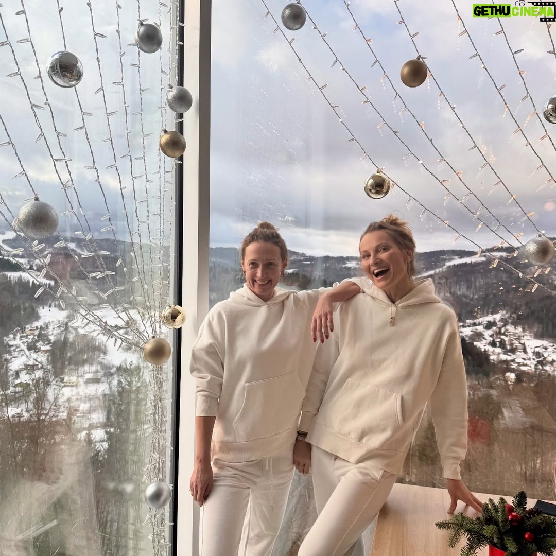 Joanna Moro - 565 Likes - Wszystkie smutki odchodzą gdzieś hen hen za góry 🏔️
Z takim widokiem i w takim towarzystwie ❤️
Czas na oddech ⭐️

P.s. To jak myślicie co to zbieg okoliczności czy telepatia czy coś więcej 😊

#polskiegory
#beskidy
#beskidslaski
#wisla #morogzyra