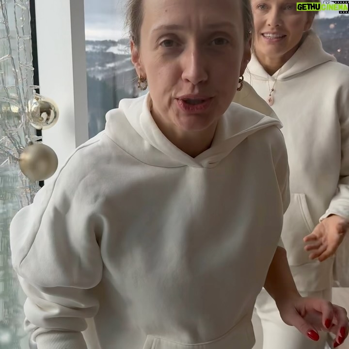 Joanna Moro - 565 Likes - Wszystkie smutki odchodzą gdzieś hen hen za góry 🏔️
Z takim widokiem i w takim towarzystwie ❤️
Czas na oddech ⭐️

P.s. To jak myślicie co to zbieg okoliczności czy telepatia czy coś więcej 😊

#polskiegory
#beskidy
#beskidslaski
#wisla #morogzyra