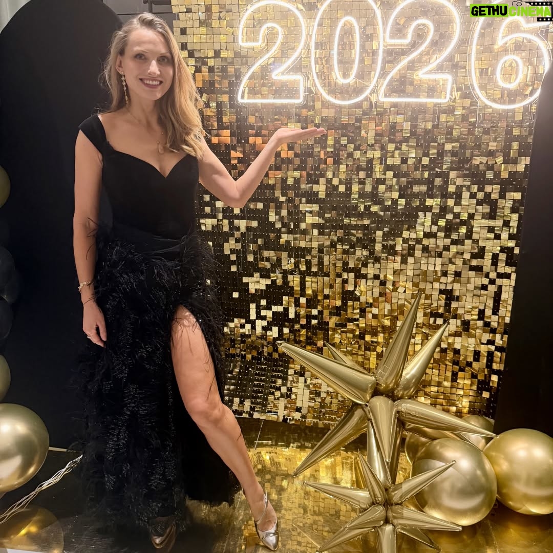 Joanna Moro - 611 Likes - Elegancja to spokój.
Siła to lekkość.
A przyszłość?
Zawsze zaczyna się od decyzji, jak chcesz iść dalej.

My idziemy razem. ✨

#elegancjazklasą
#ponadczasowo
#kobiecasila
#stylwieczorowy
#nowarozdział