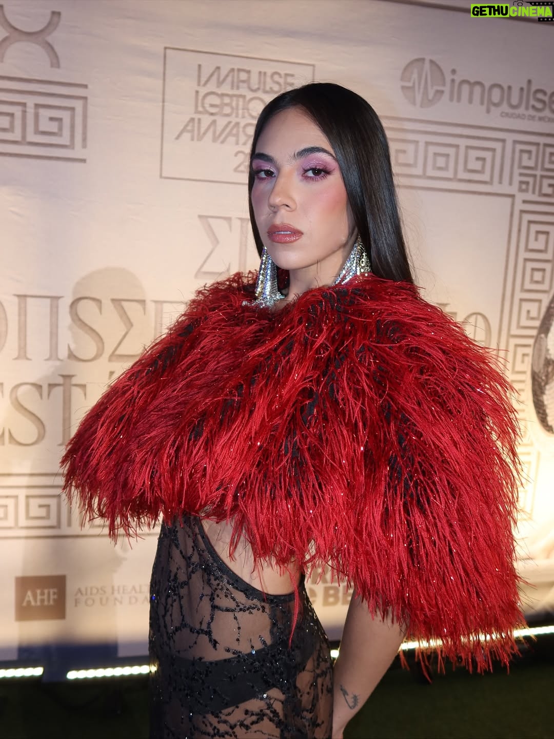 Jocelín Zuckerman - 14.8K Likes - Un año más conduciendo la alfombra de los @impulsecdmx LGBTTTIQ  Awards 2025 ✨ Que fantasía ser parte del arcoíris y de un espacio donde todes brillamos 🌈🏛️🪩💘
Stylist @stylingtatianapardo 
MUAH @alan.lc_ 
@opheliasr @alondra.arrinaga