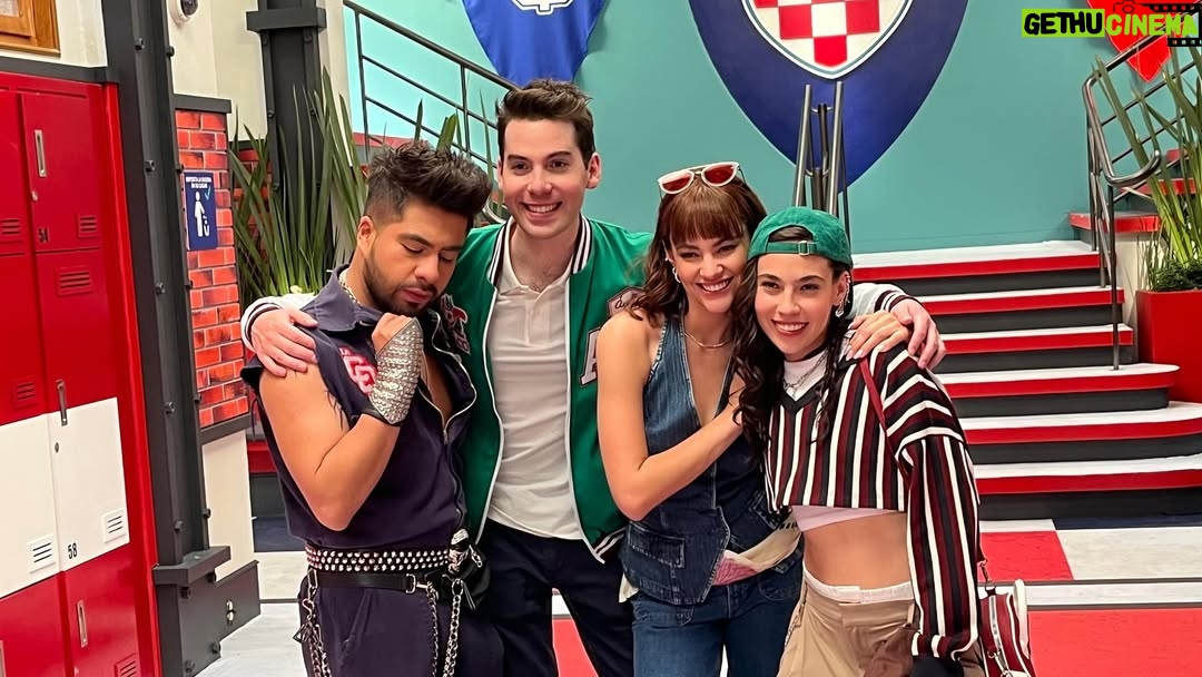 Jocelín Zuckerman - 156.2K Likes - Que fantasía poder regresar un ratito a La CQ✨💘 acá les dejo un poquito de lo lindoooooo que fue grabar el capítulo, me reencontré con personas maravillosas, me reí muchísimo, mucha nostalgiaaaaaaaa🥹❤️‍🩹 y se estrena hoy a las 7pm en @micanalcinco 🤘🏼 @pedrodepinedo