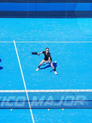 Jocelín Zuckerman Instagram - siento que me super merezco me hagan una estampa coleccionable edición limitada de jugadora profesional 😮💨😘🧚🎾