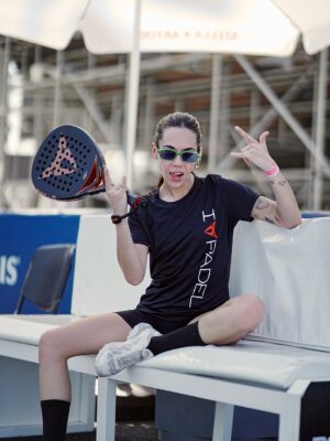 Jocelín Zuckerman Instagram - siento que me super merezco me hagan una estampa coleccionable edición limitada de jugadora profesional 😮💨😘🧚🎾