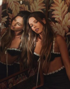 Jocelyn Hudon Instagram - @my71mag by 🖤🥀@alexevansphotography @jasminws @rachel_olsonn @thisisbabe 🖤🥀