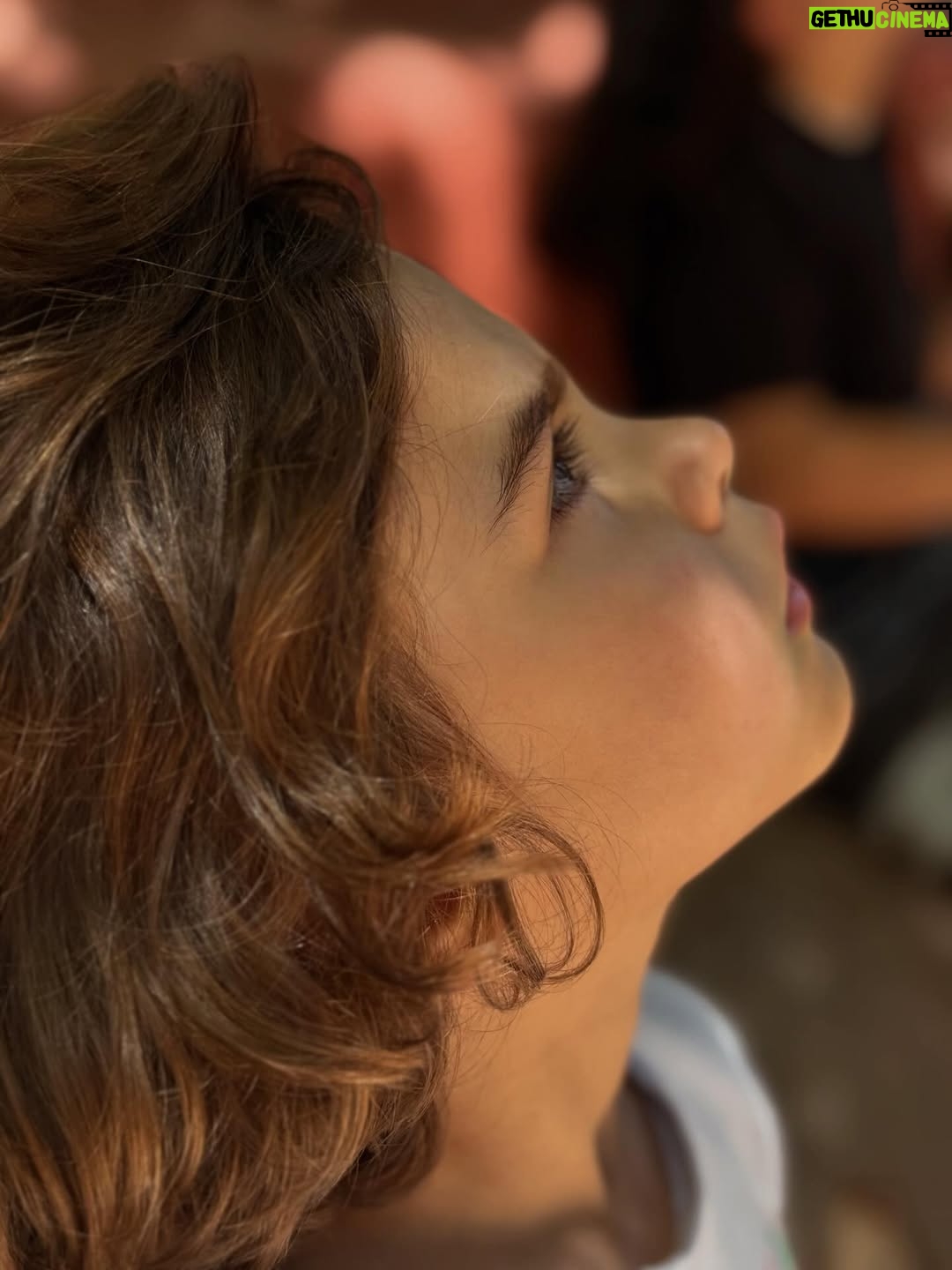 Jocelyn Osorio - 1.9K Likes - No screens.
No rush.
Just rivers, goats, muddy shoes, quiet walks, and tiny hands holding mine. @cascadadelasanimas 🤍

Sin pantallas.
Sin prisa.
Solo ríos, cabritas, zapatos con barro, caminatas lentas y manitos agarrando las mías.

This is the kind of luxury that actually fills you.
The kind your kids will remember.

Este es el lujo que de verdad te llena.
El que tus hijos van a recordar.

Cajón del Maipo · Cascadas de las Ánimas 🤍

#SlowLuxuryLiving #CajonDelMaipo #TravelWithKids #ChileMagico #motherhoodunplugged