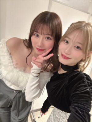 Jonishi Rei Instagram - ⠀
ちっひーさん卒コンにゲストとして
出演させていただきました！
ちっひーさん呼んでくださりありがとうございました🐯
⠀
⠀
ちっひーさんは優しくて、どんなボケをしても笑って突っ込んでくださり、ダンスも歌も上手で、尊敬する先輩でもあり
私にとって第二のお姉ちゃんのような存在でした👩🏻
⠀
大好きなちっひーさんの卒業を一緒にお祝いできて
嬉しいです🐯
大大大好きです🐯🐯💛

ドレス姿綺麗すぎました😭✨✨✨✨
13年間本当にお疲れさまです！！！

ありがとうございました🐯

-------

大好きな先輩方、メンバーとも会えて
楽屋も賑やかで
楽しすぎました😸