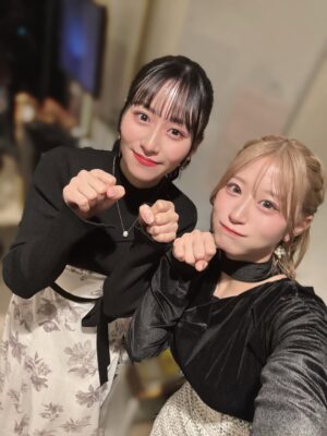 Jonishi Rei Instagram - ⠀
ちっひーさん卒コンにゲストとして
出演させていただきました！
ちっひーさん呼んでくださりありがとうございました🐯
⠀
⠀
ちっひーさんは優しくて、どんなボケをしても笑って突っ込んでくださり、ダンスも歌も上手で、尊敬する先輩でもあり
私にとって第二のお姉ちゃんのような存在でした👩🏻
⠀
大好きなちっひーさんの卒業を一緒にお祝いできて
嬉しいです🐯
大大大好きです🐯🐯💛

ドレス姿綺麗すぎました😭✨✨✨✨
13年間本当にお疲れさまです！！！

ありがとうございました🐯

-------

大好きな先輩方、メンバーとも会えて
楽屋も賑やかで
楽しすぎました😸