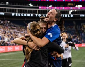 Jordyn Huitema Instagram - LEAGUE WINNERS BABYYYY🤪❤️