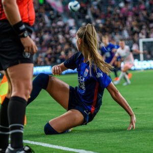 Jordyn Huitema Instagram - It’s that day again. Let’s go kick some soccer balls 😈