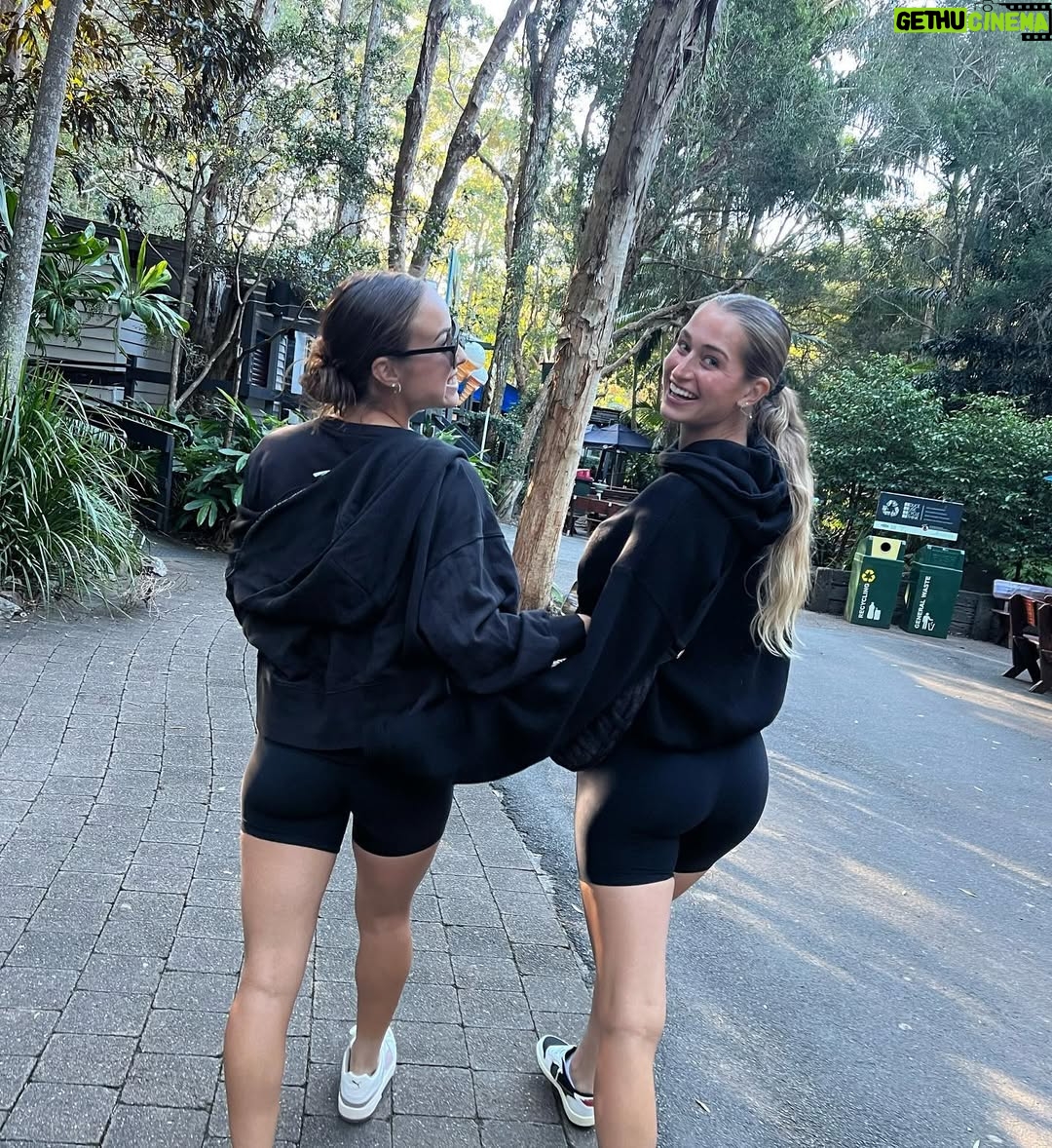 Jordyn Huitema - 156.2K Likes - Old friend and a new one🥹❤️