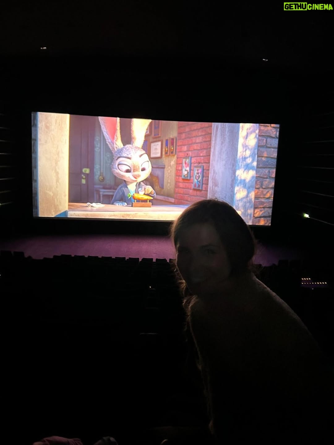 Josefine Preuß - 9.2K Likes - Gesehen, beseelt, glücklich…
Und bitte den gesamten Abspann über sitzen bleiben, kommt noch was 😜.. 

#zoomania2 #imkino @disneydeutschland @blackrabbit_pr @agenturabovetheline @michaelahoff25