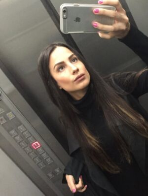 Joselyn Gallardo Instagram - Tenía que hacer este trend, 2016 fuiste uno de los años más lindos de mi vida! El año que me regaló a Martina 💁🏽‍♀️💅🏽
Un apartamento en Bogotá
Conocer artistas increíbles
Aprender tanto
Uñas rosadas
Y recordarle a esa niña que los sueños si se cumplen ♥️